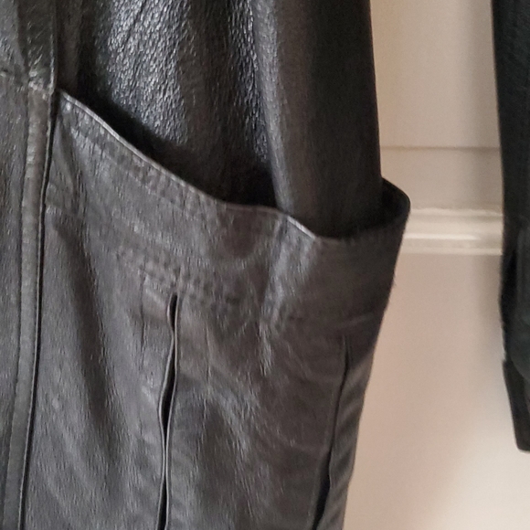 Leather jacket - Picture 7 of 8